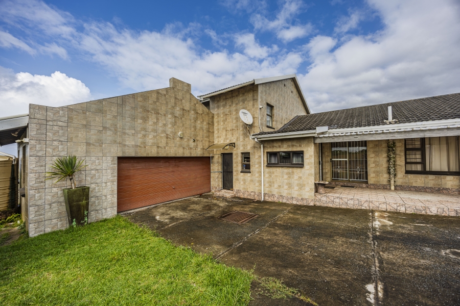 4 Bedroom Property for Sale in Sunnyridge Eastern Cape